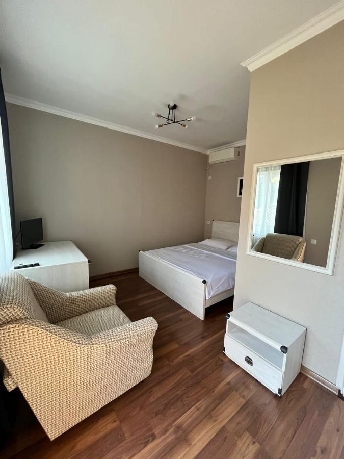 Gostevoy Dom Samir Hotel Gagra Buitenkant foto